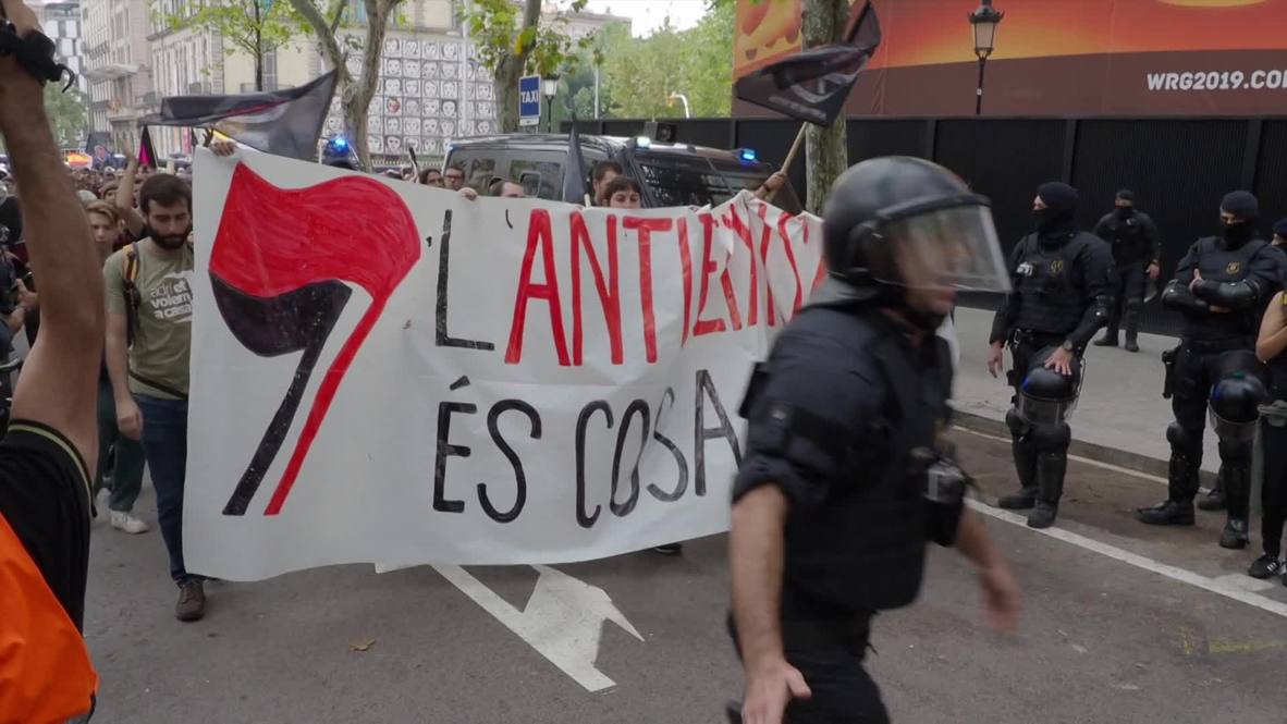 España: Marcha antifascista contra el Día de España en Barcelona