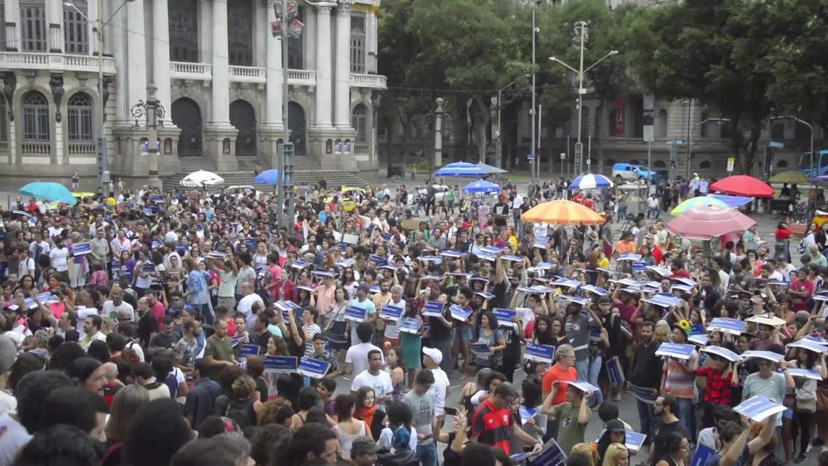 Brazil: Protesters pay tribute to slain councilwoman Marielle Franco in Rio
