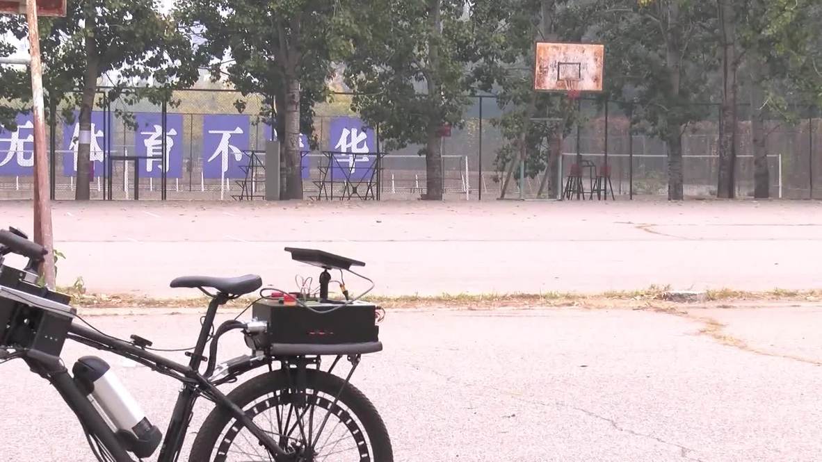 Beijing students create self-driving bicycle