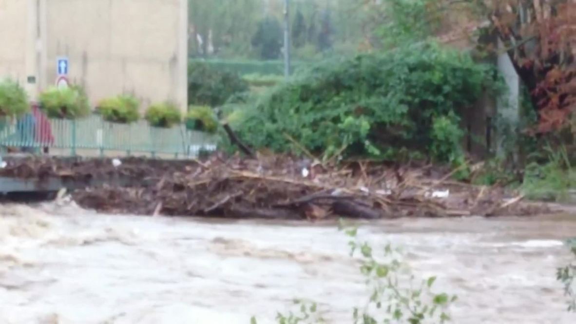 Francia: Al menos 10 personas mueren por inundaciones en Aude