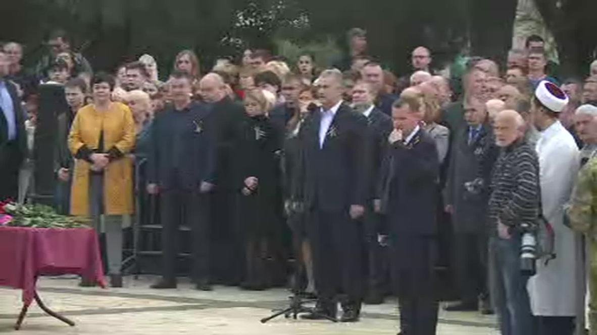 Russia: Thousands attend memorial service for victims of Kerch attack