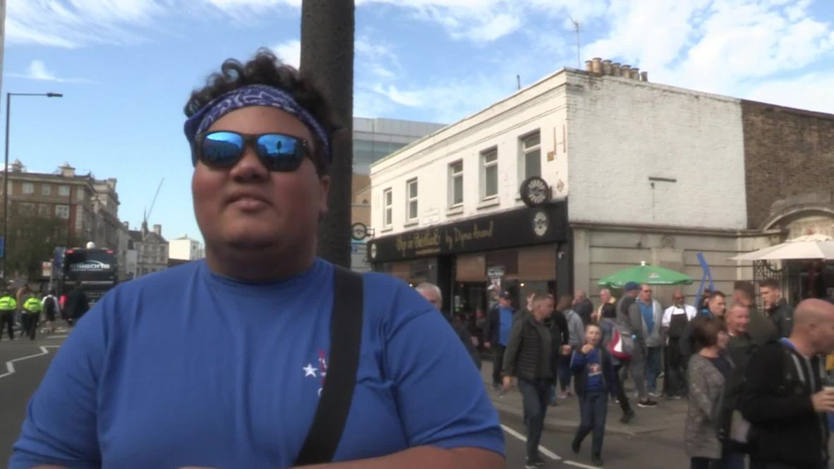 Reino Unido: Los aficionados del Chelsea llegan a Stamford Bridge antes del duelo contra el Manchester United