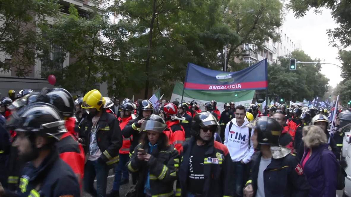 España: Los bomberos salen a la calle en Madrid para exigir mejores condiciones laborales