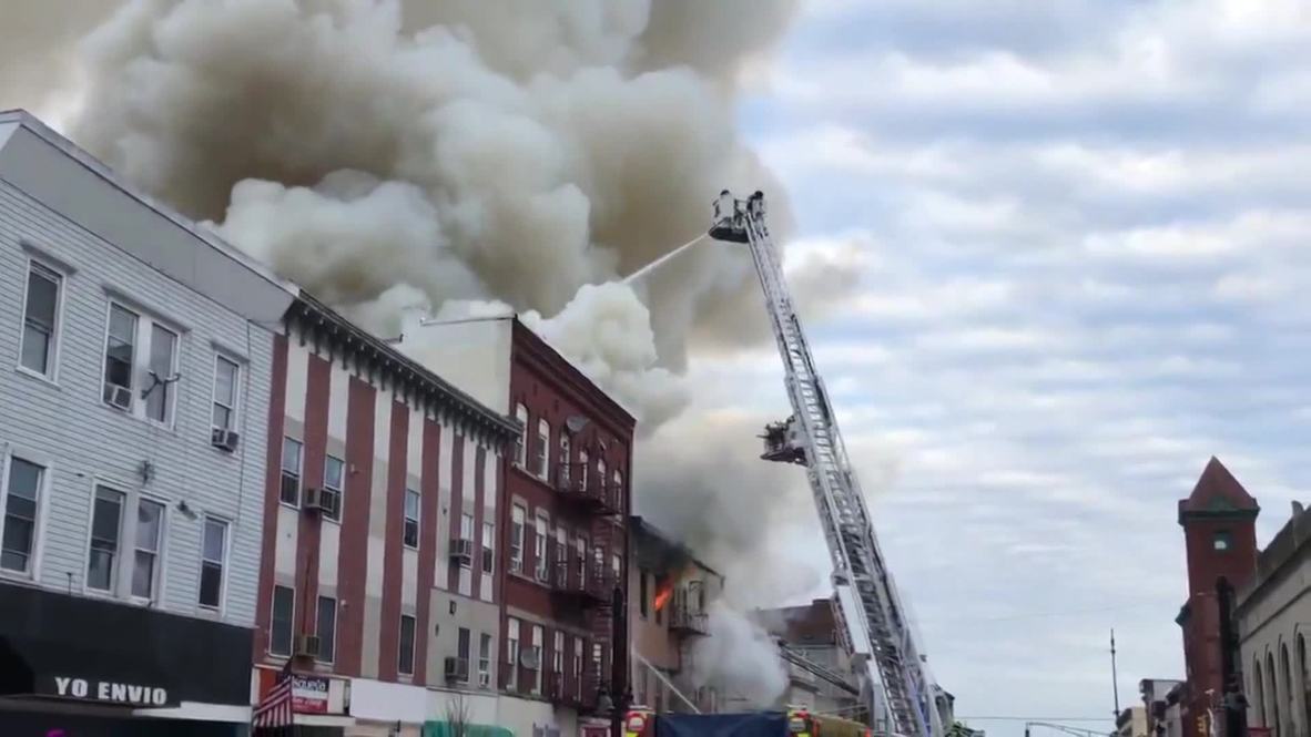 USA: Massive fire causes building collapse in New Jersey
