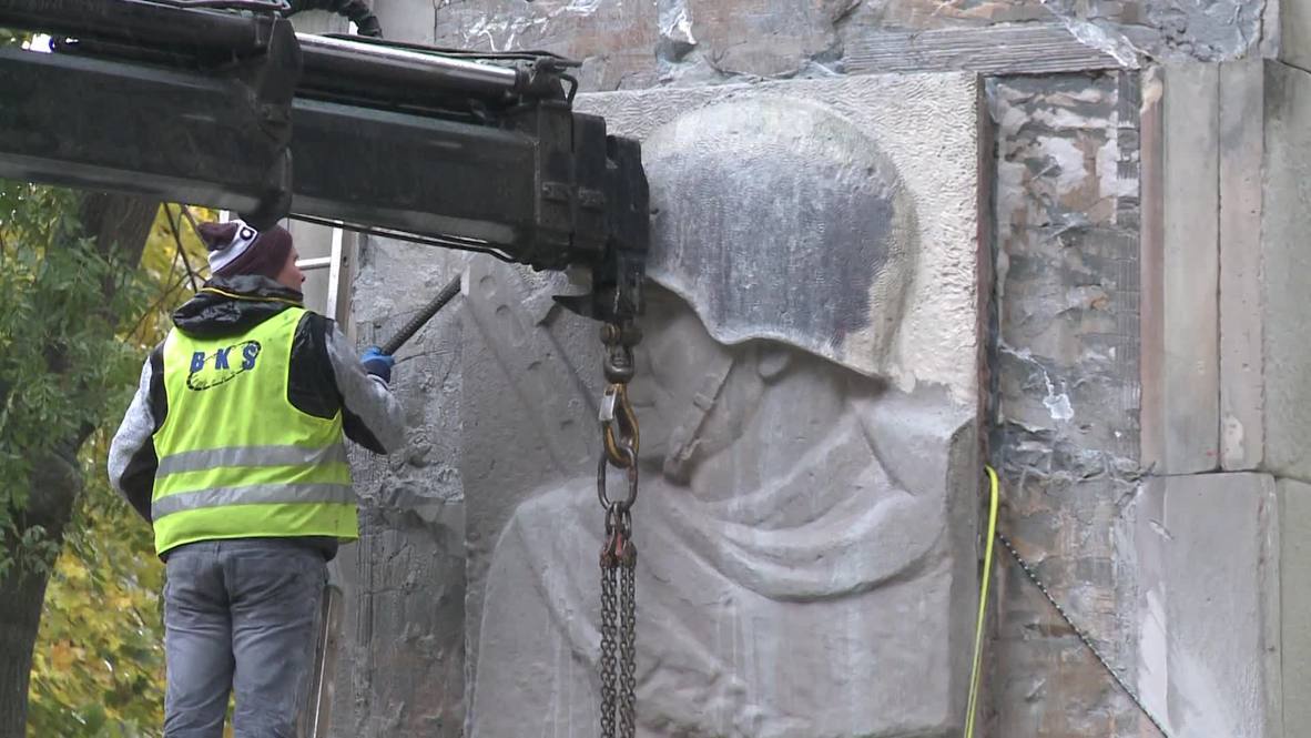 Poland: Red Army monument torn down in Warsaw