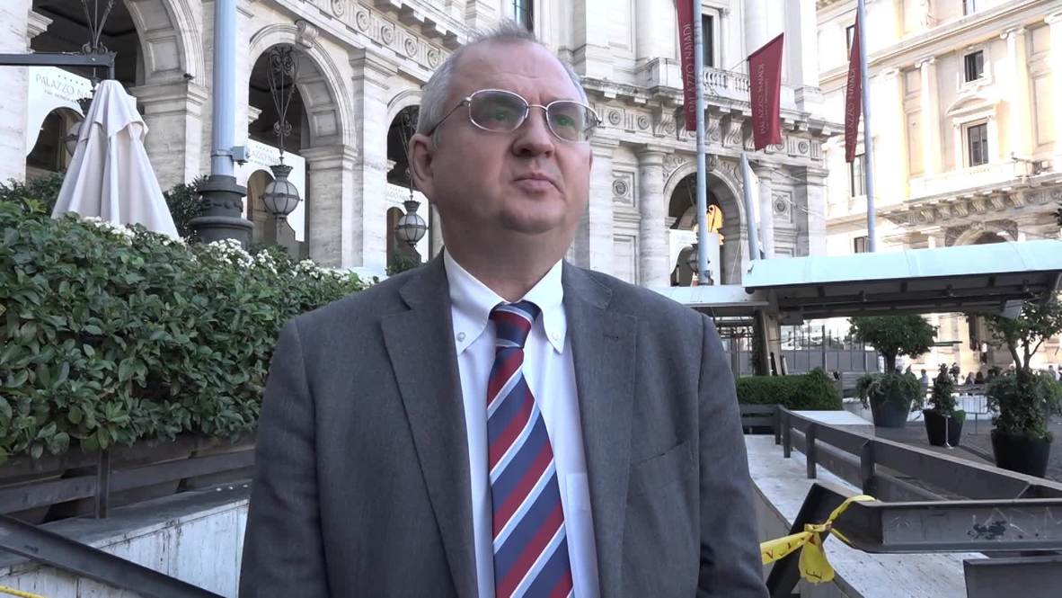 Italy: 16 CSKA fans injured after escalator crush in Rome - Russian embassy