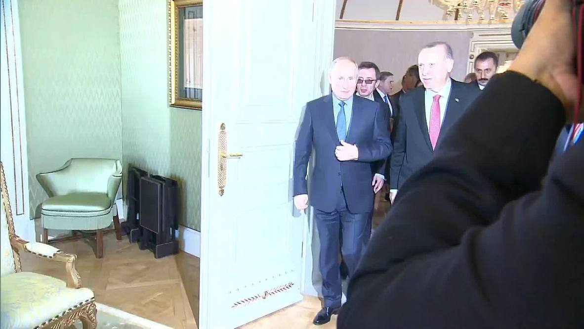 Turkey: Putin and Erdogan meet at Syria summit in Istanbul