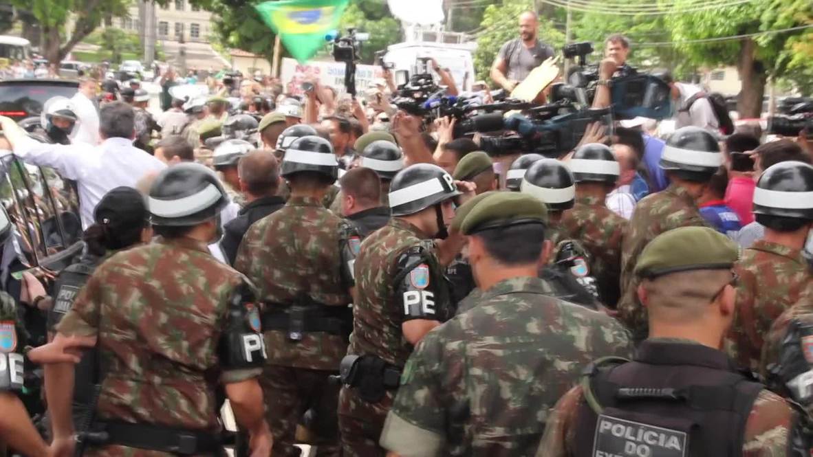 Brazil: Front-runner Bolsonaro casts vote in final election round