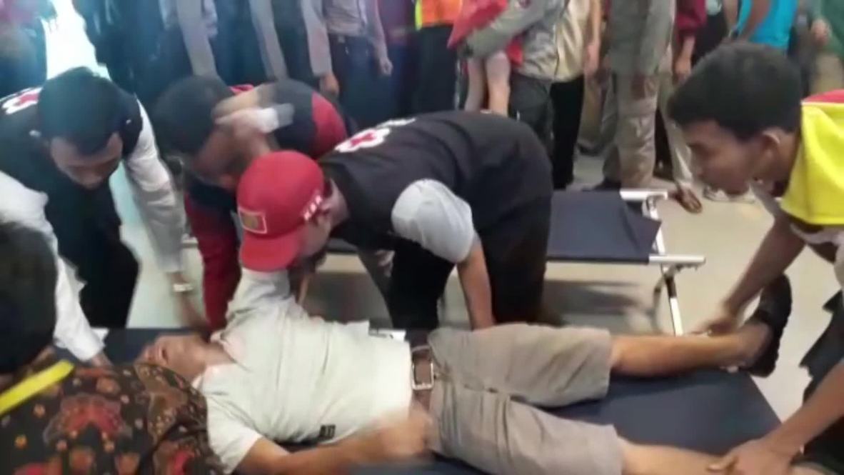Indonesia: Distraught family members receive treatment after Lion Air JT-610 crash