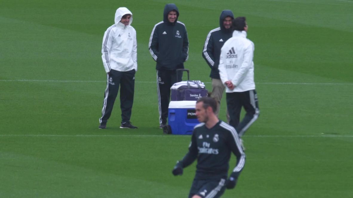 España: El entrenador interino Santiago Solari celebra su primera sesión de entrenamiento con el Real Madrid