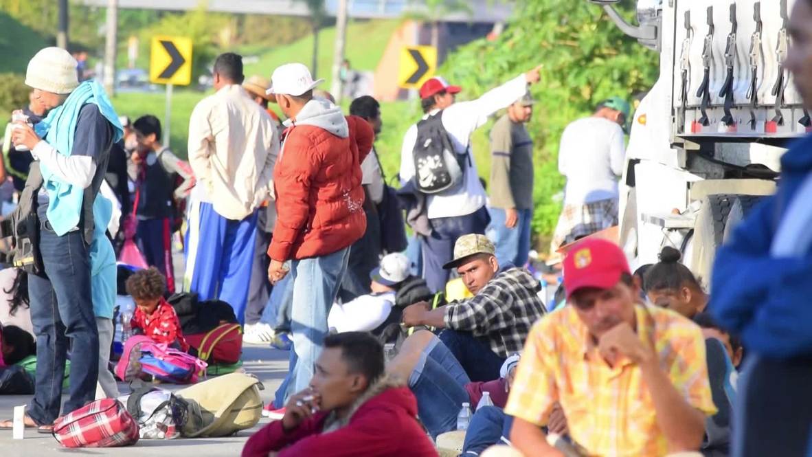 Mexico: Migrant caravan heads for Mexico City