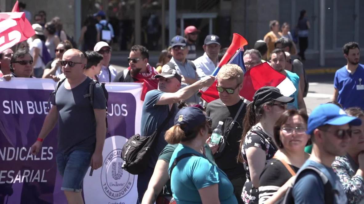 Chile: Trabajadores marchan en Santiago durante una huelga nacional
