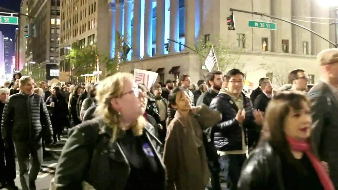 USA: 'Protect Mueller' rally in NYC draws thousands