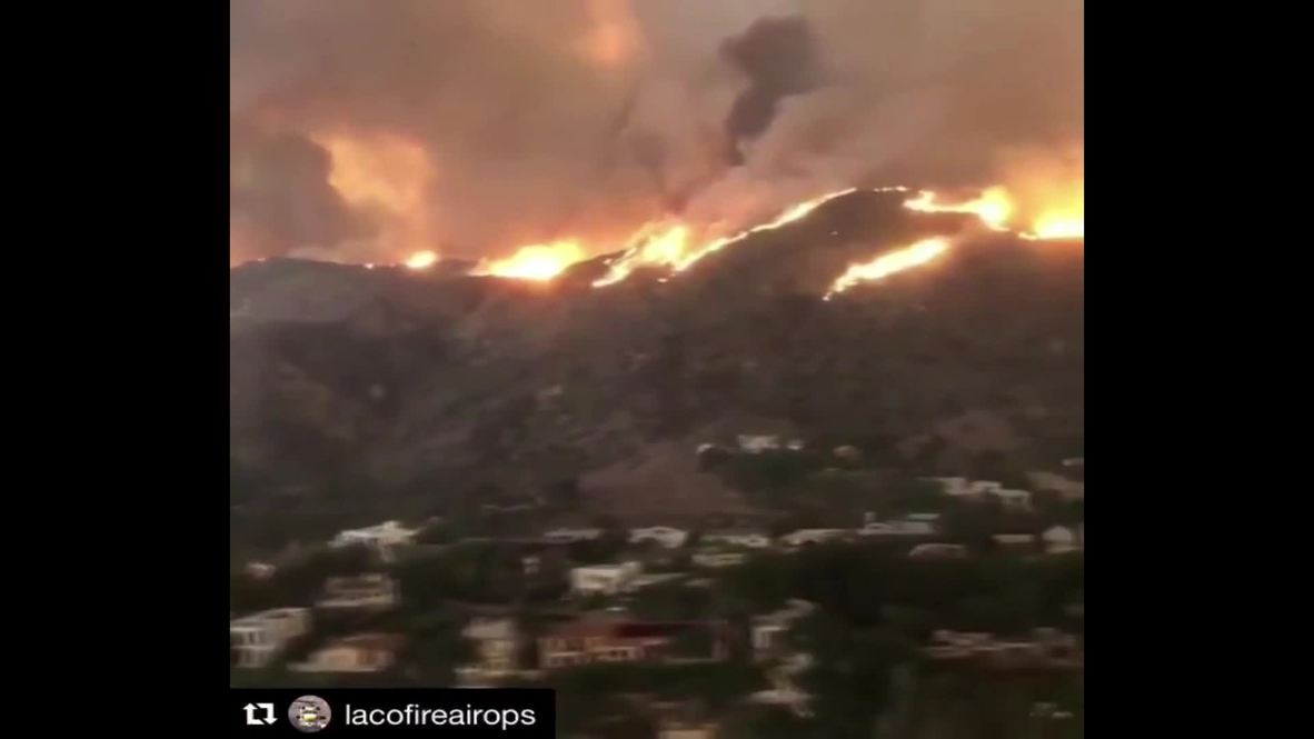 USA: Malibu homes burn as deadly California wildfires spread