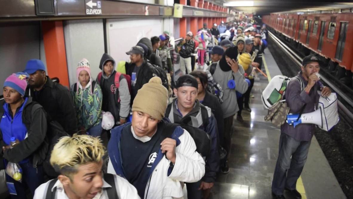 Mexico: Migrant caravan bids farewell to Mexico City
