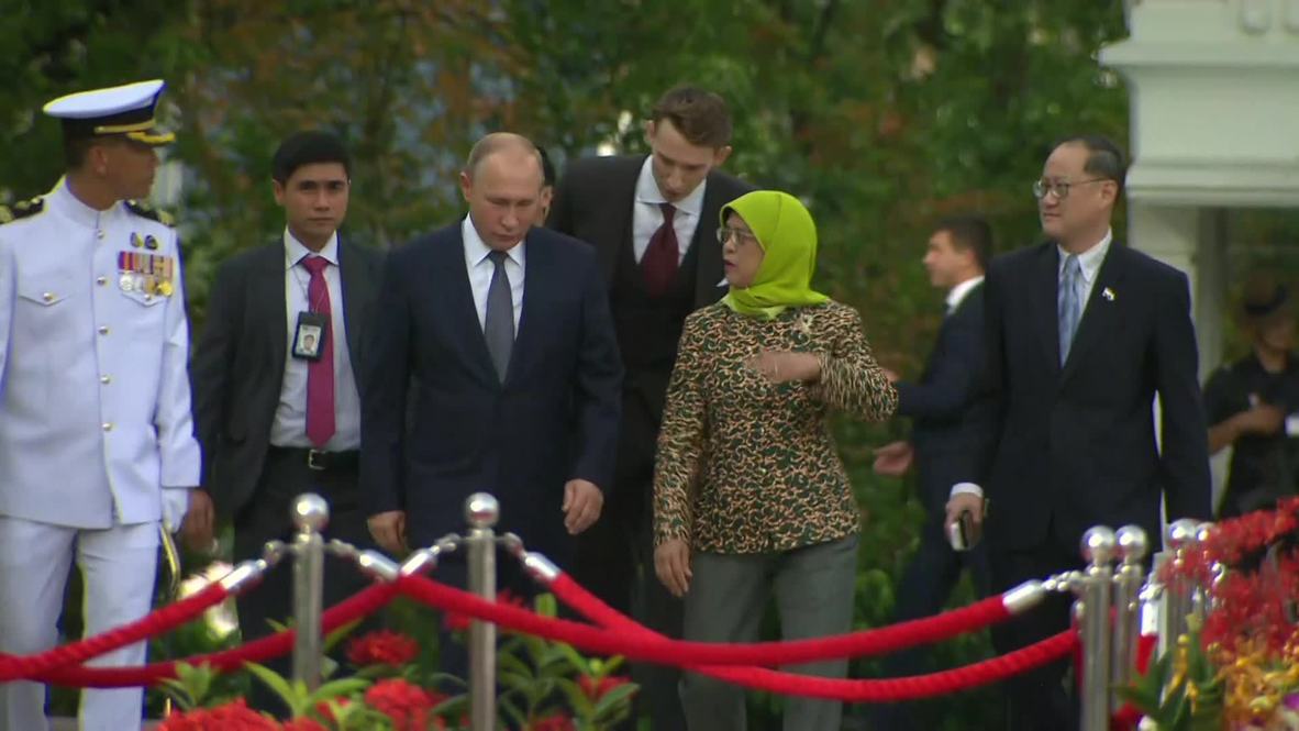Singapore: Putin meets with Singaporean president