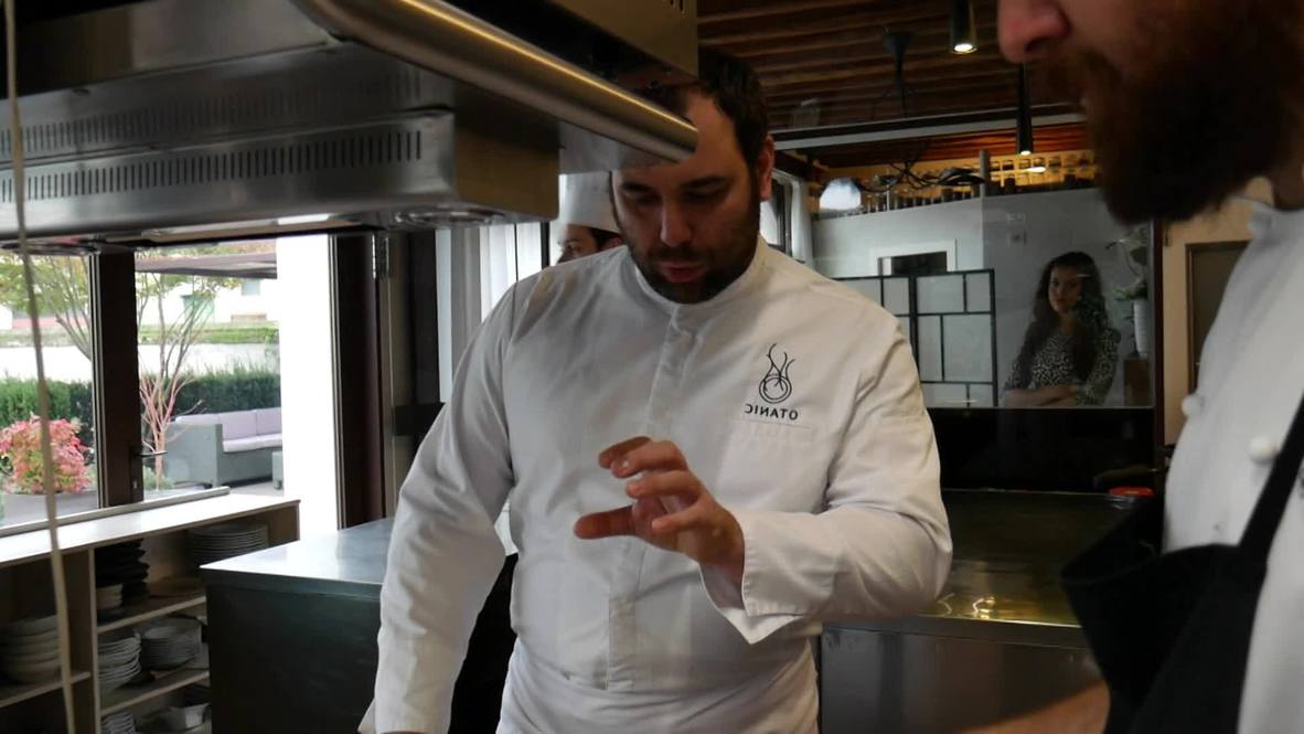 The most delicious air you'll ever try - Michelin-star chef creates 'fried air' dish