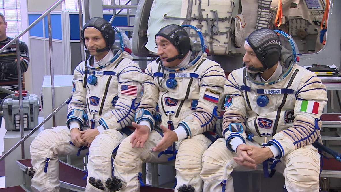 Rusia: Las tripulaciones de la expedición 58/59 de la ISS celebran una sesión de entrenamiento previa al vuelo