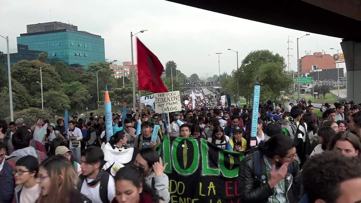 Colombia: Fuertes disturbios durante una protesta de 15 mil estudiantes en Bogotá