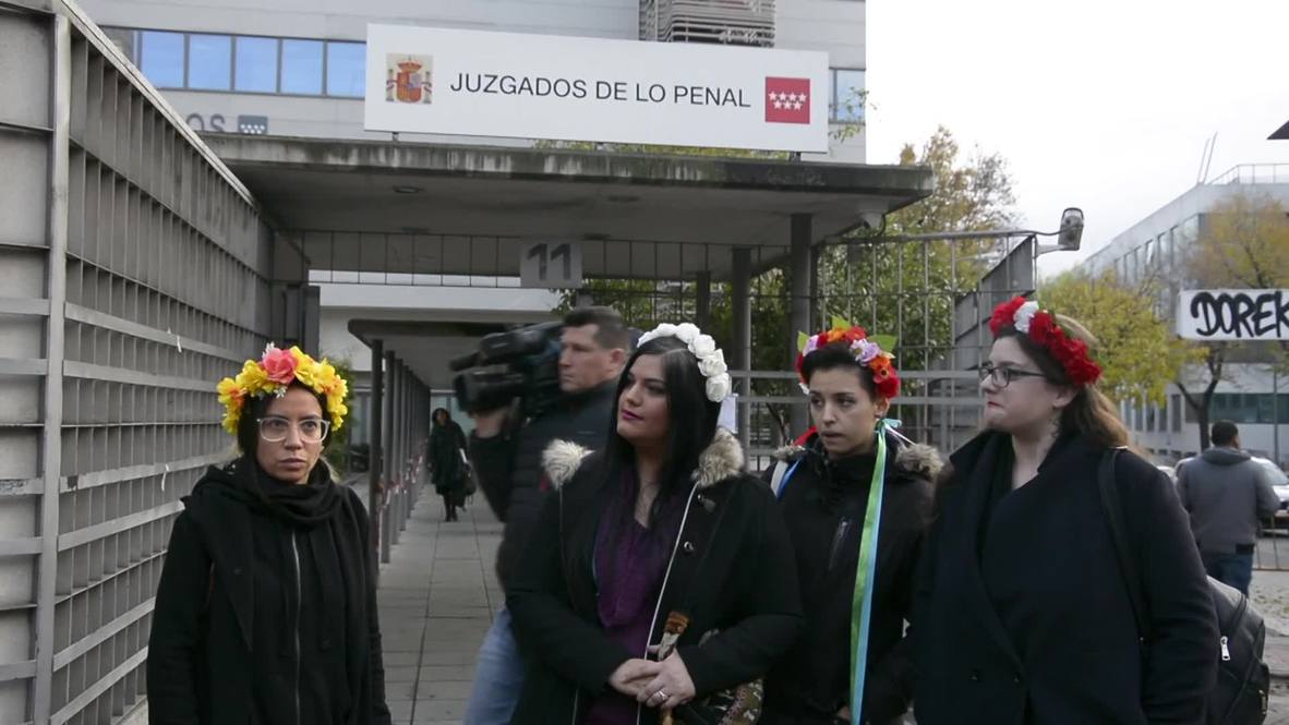 España: Activistas de FEMEN enfrentan juicio por protestar en topless en la catedral de Madrid