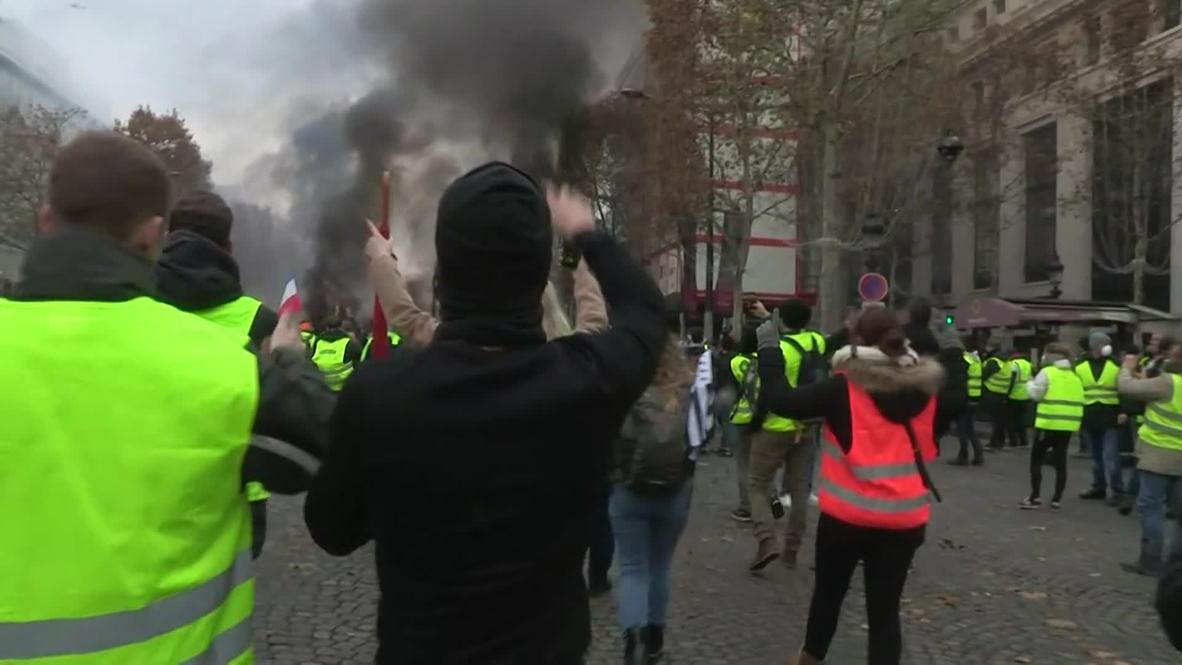 Francia: París arde mientras la policía trata de contener las protestas por el aumento de los precios del combustible
