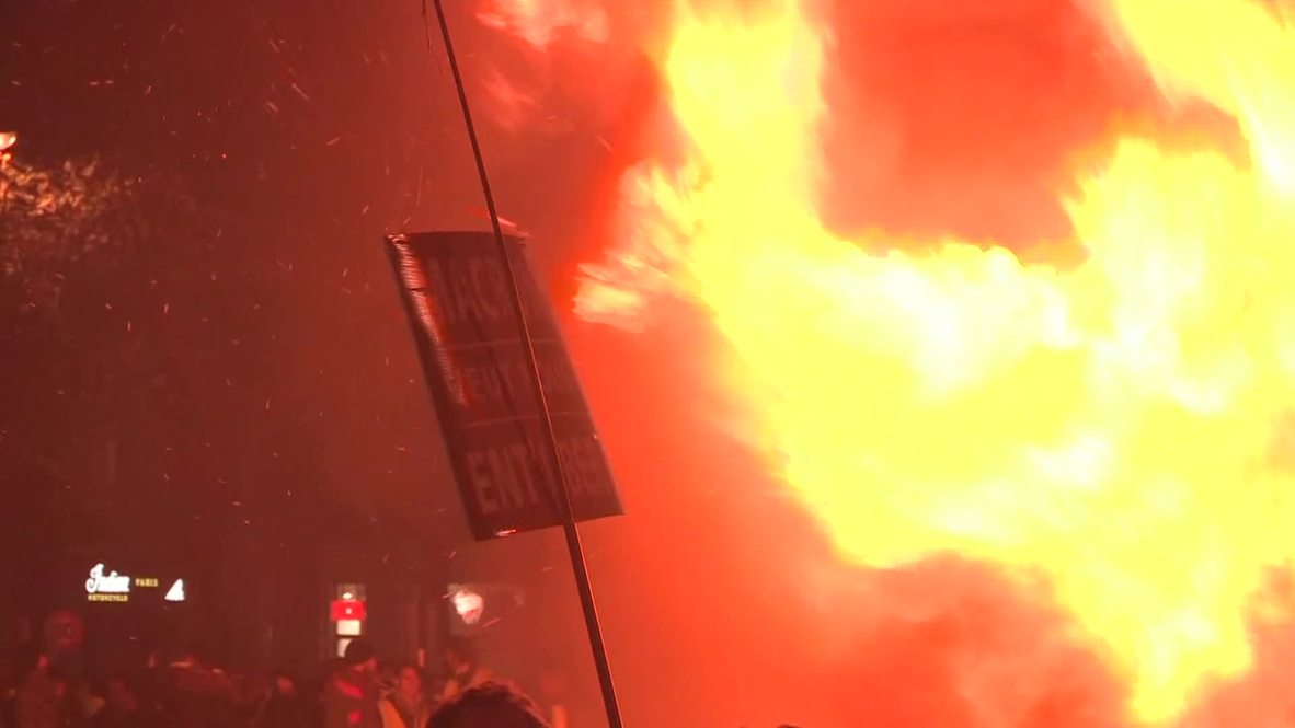 Francia: La tensión continúa en París durante las protestas contra por el aumento de los precios del combustible
