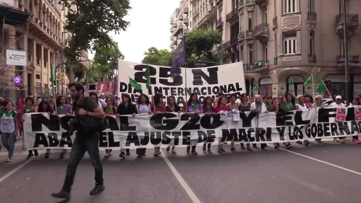 Argentina: Miles de manifestantes protestan contra la violencia contra las mujeres * EXPLÍCITO*