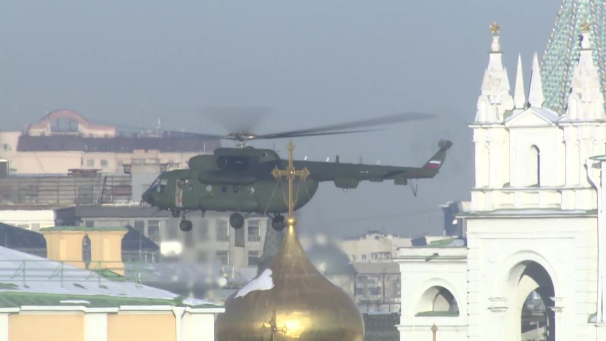 Russia: Anti-terror units soar over Moscow in nets suspended from helicopters as part of drills