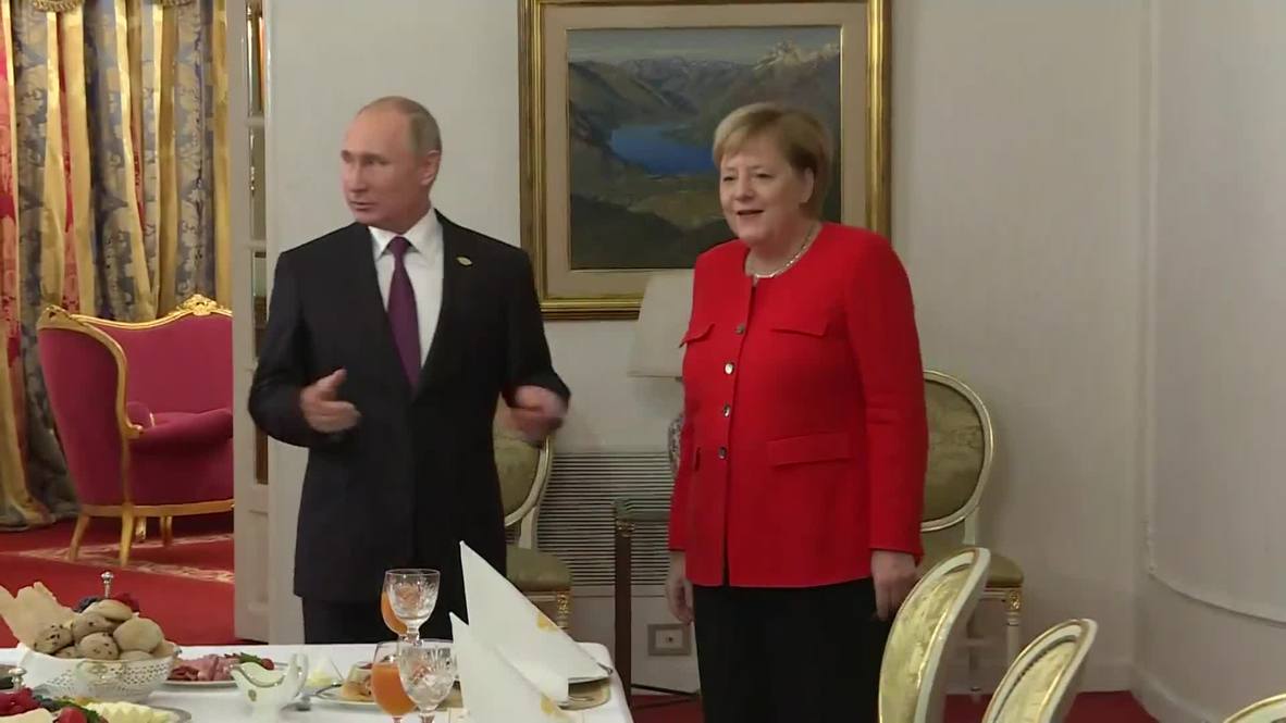 Argentina: Putin and Merkel sit down for talks at G20
