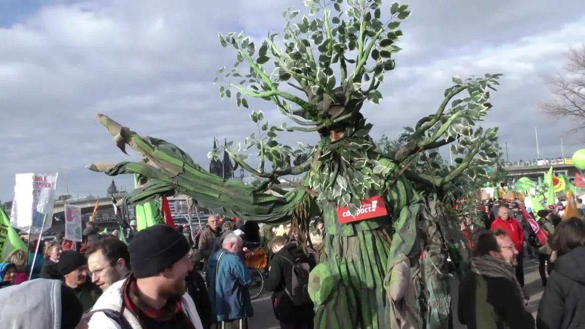 Germany: Thousands of anti-coal protesters march through Cologne