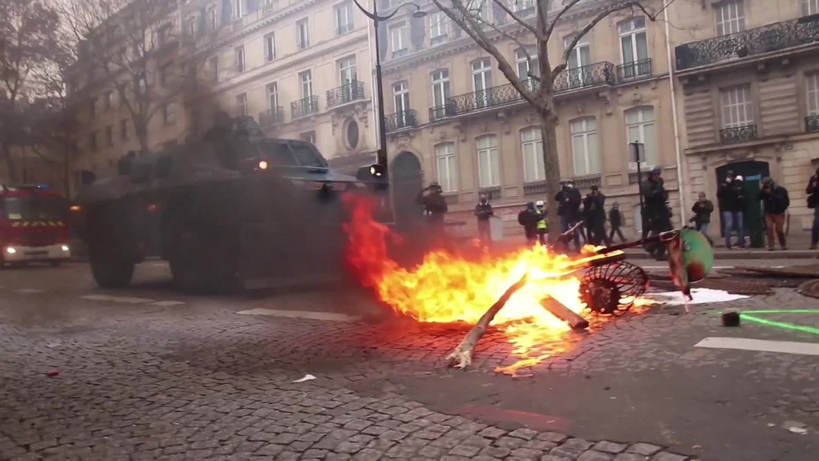 France: Almost 1,000 arrests as 'Yellow Vests' protests continue
