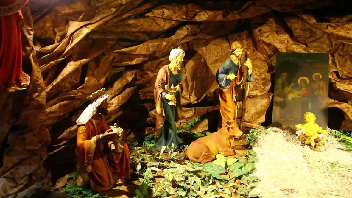 Syria: Nativity grotto beneath Damascus church draws large crowds
