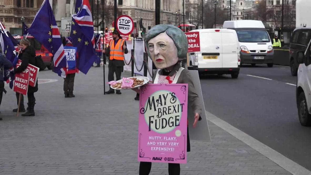 UK: Protesters cannot stomach May’s Brexit 'FUDGE'