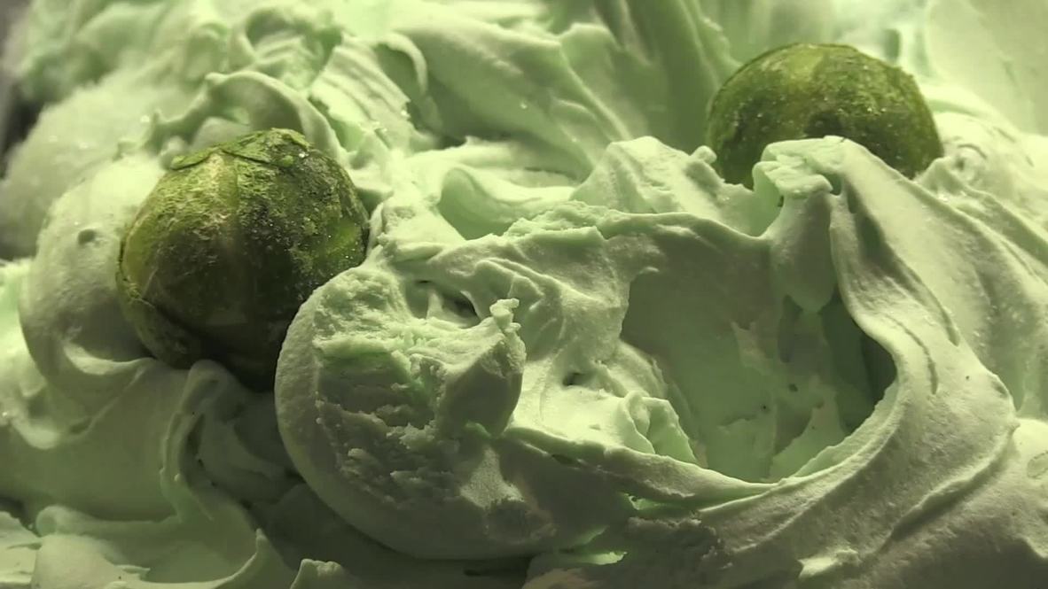 ¿Helado de COLES DE BRUSELAS? - Una heladería de Aberdeen muestra sus excéntricos sabores