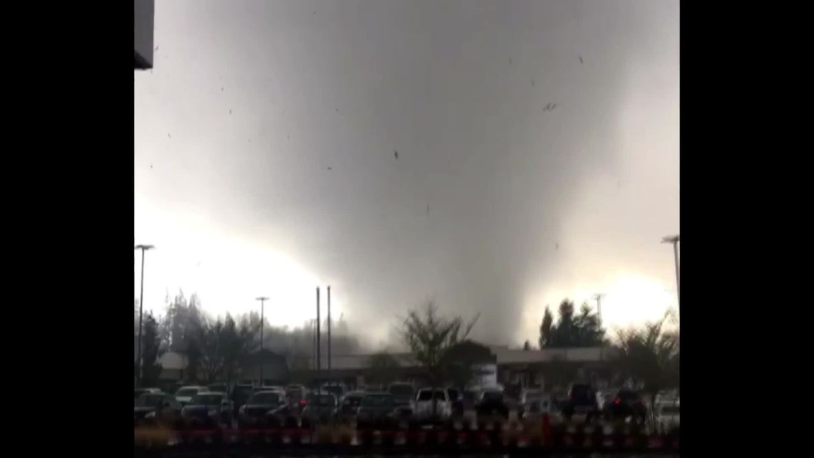 USA: Violent tornado wreaks havoc on homes in Washington State