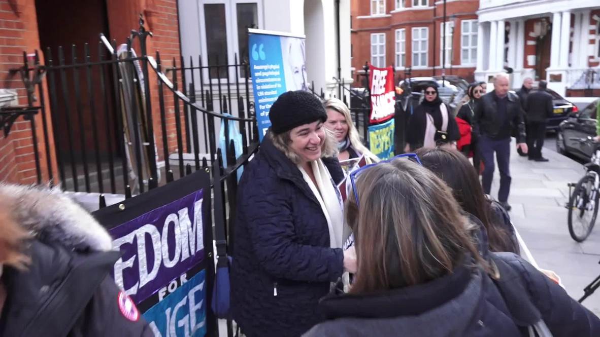 Reino Unido: Diputados alemanes visitan a Assange en la embajada ecuatoriana