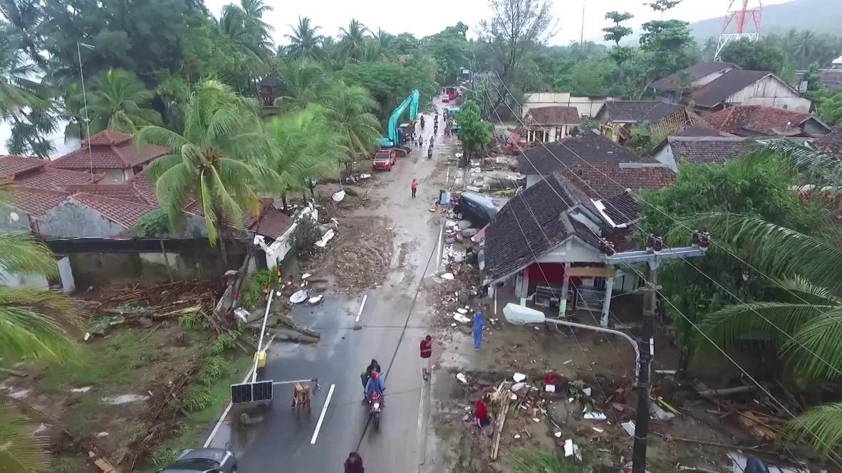 Indonesia: imágenes de drone de los cuerpos encontrados tras tsunami