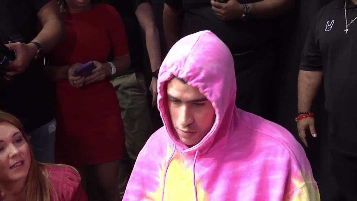 Puerto Rico: El famoso rapero Bad Bunny da miles de obsequios a sus seguidores