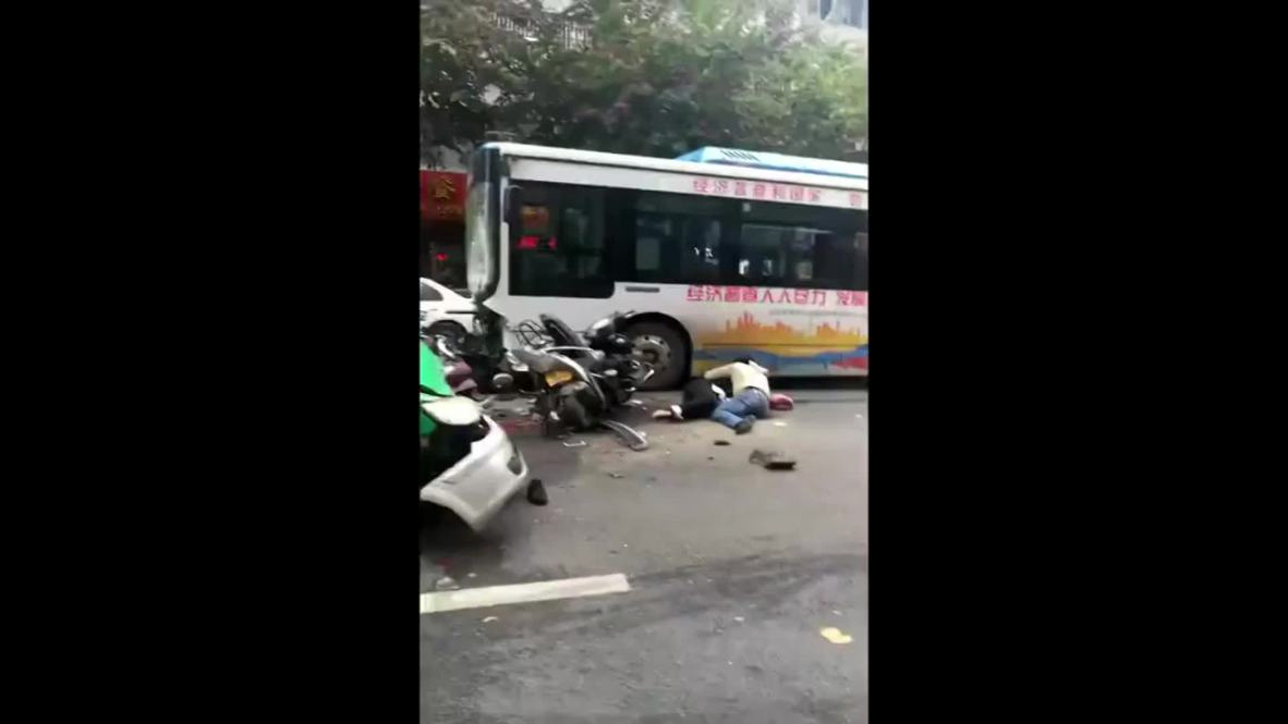 China: 5 muertos y 21 heridos tras secuestro de autobús
