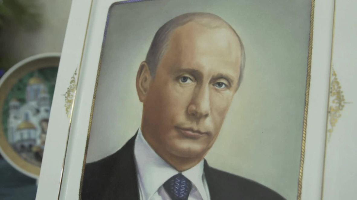 Una fábrica de porcelana rusa elabora vajillas de lujo con el retrato de Putin
