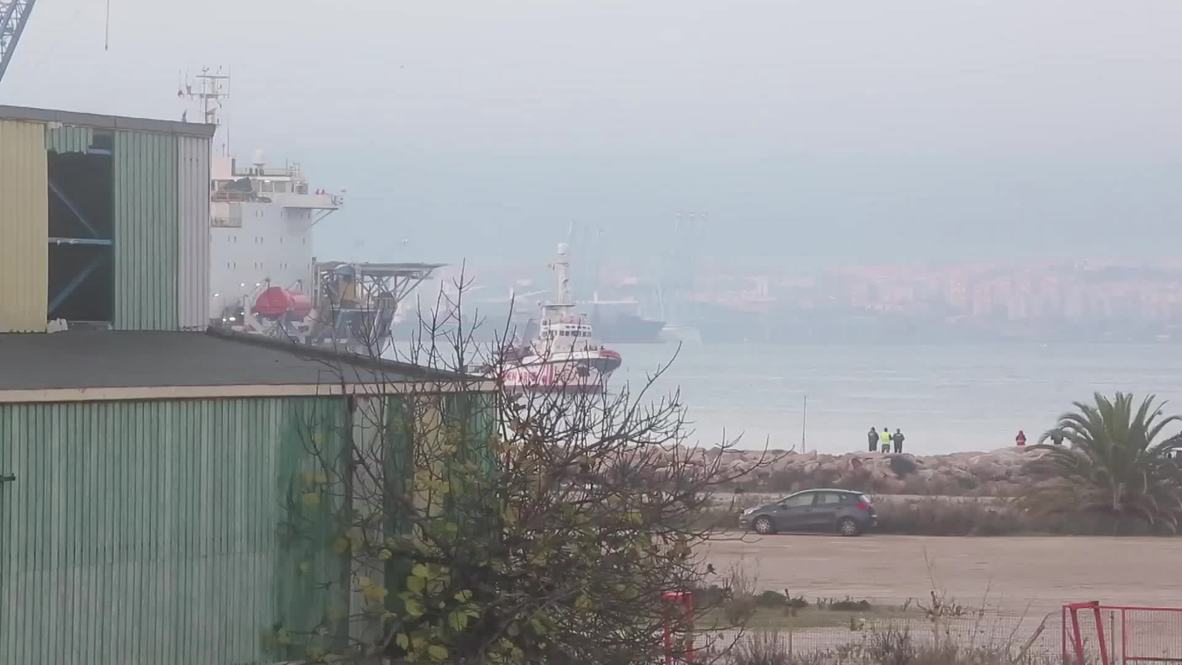 Spain: Boat with 310 migrants reaches port of Algeciras