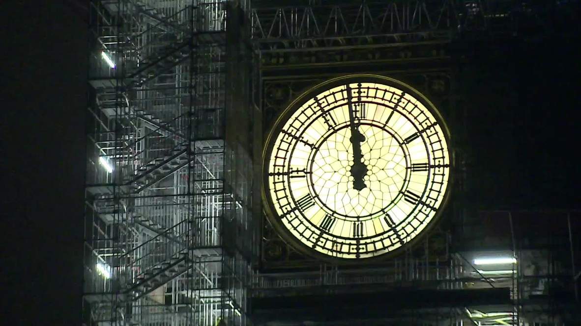 Se ilumina el cielo nocturno de Londres durante las celebraciones de Año Nuevo
