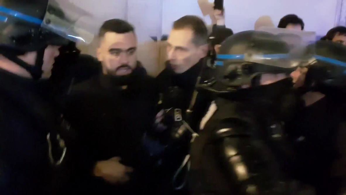 Francia: Un portavoz de los "chalecos amarillos" es detenido en París