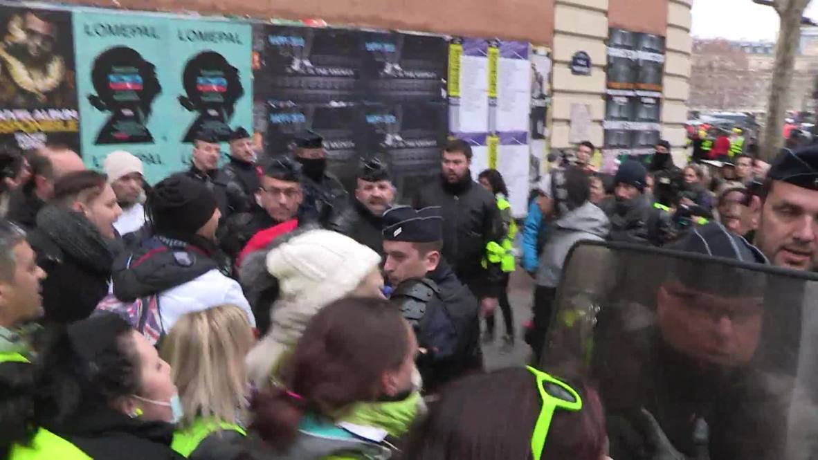 France: Scuffles erupt in Paris as women's 'Yellow Vests' hold protest march