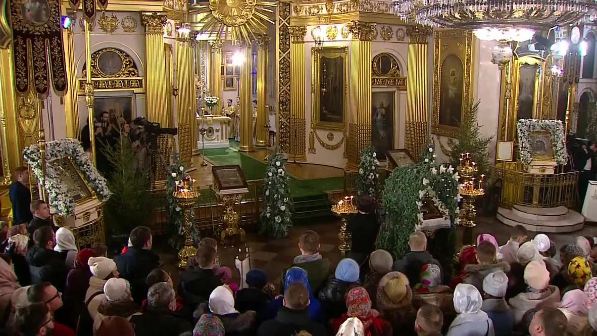 Russia: Putin visits Christmas Mass in his hometown
