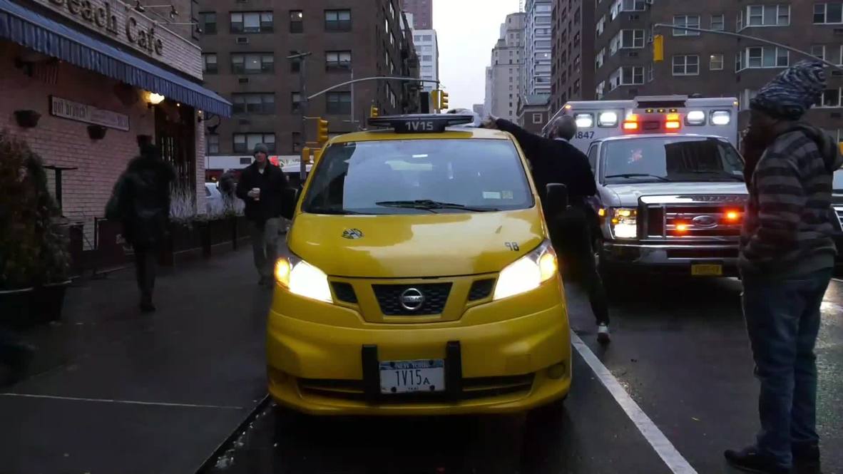 USA: Mother gives birth in New York City cab