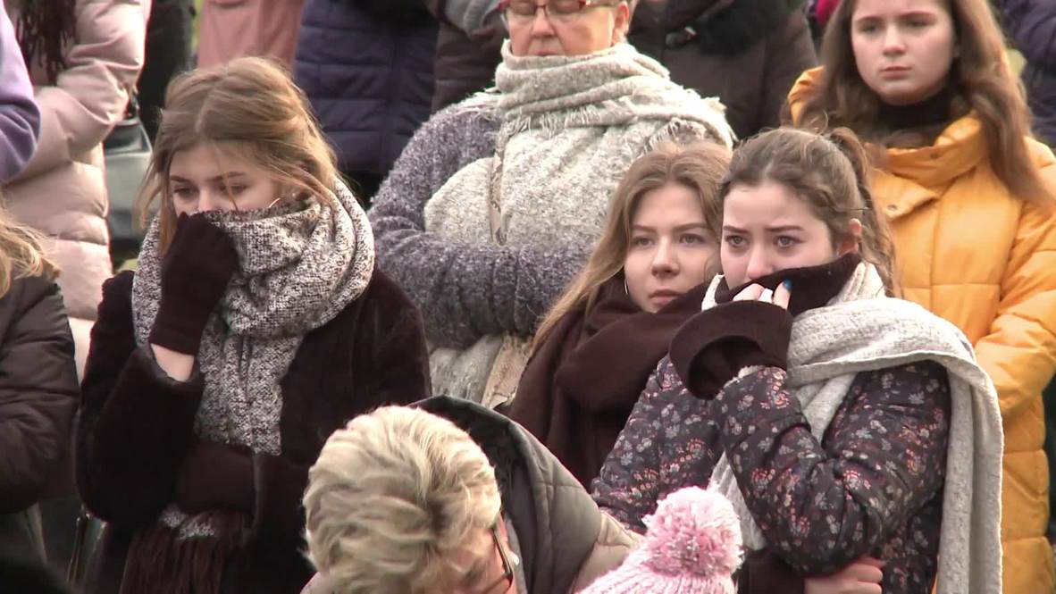 Polonia: Celebran los funerales de los jóvenes muertos en un incendio en una "Escape Room