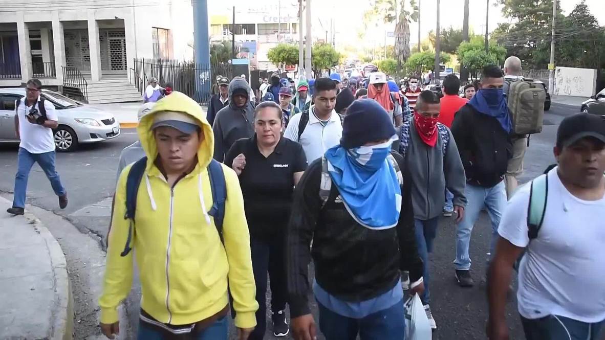 El Salvador: Hundreds of migrants join new caravan heading north