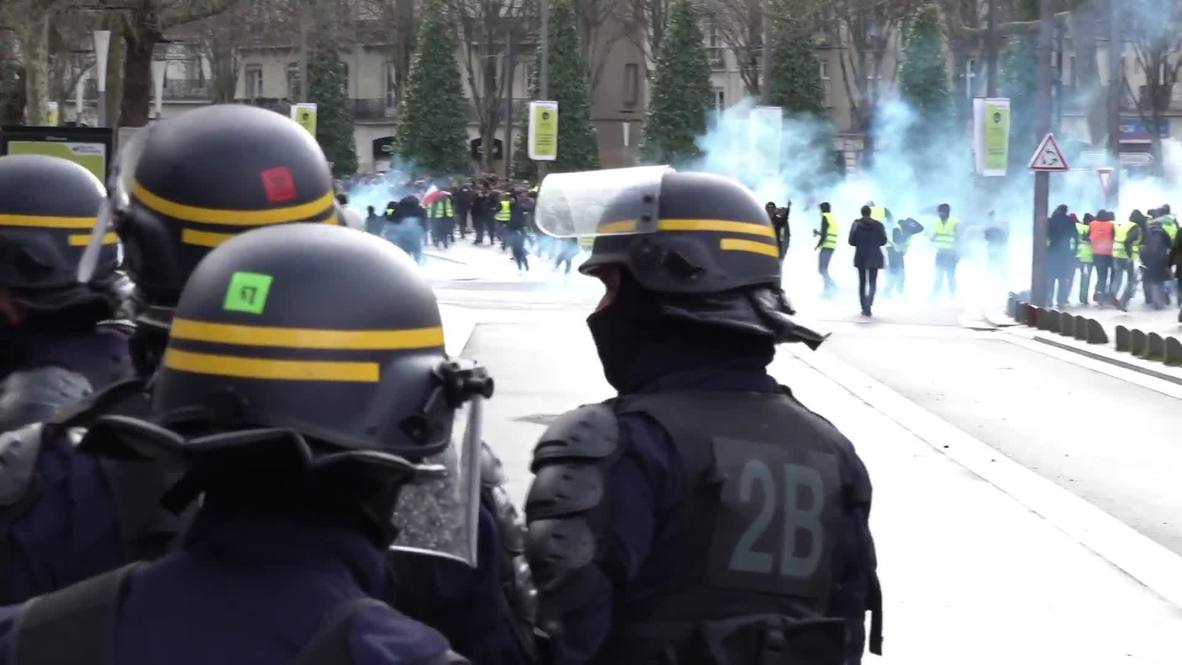 France: Police tear gas protesters at Nantes 'Yellow Vest' demo