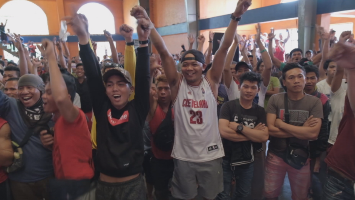 Filipinas: Residentes en Manulla celebran la victoria de Pacquiao sobre Broner